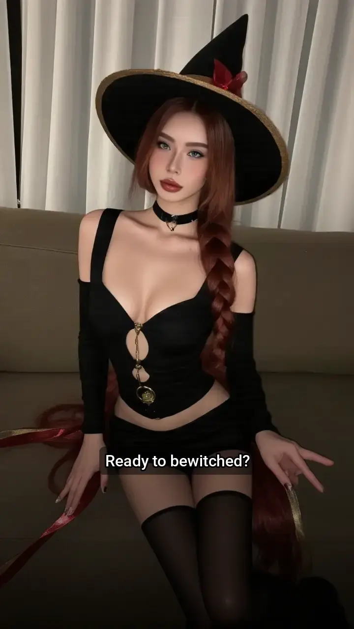 Obsessed with my Halloween look! 🖤🧙‍♀️